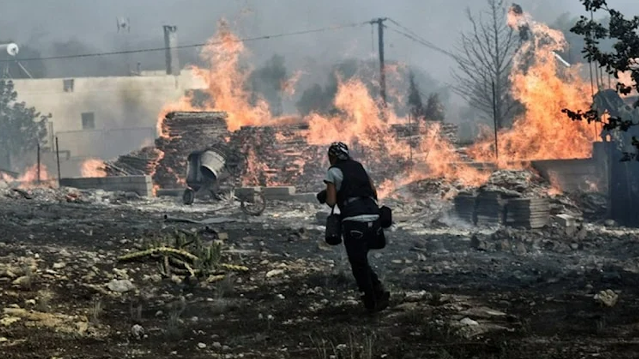 Yunanistan yanıyor! Son 20 yılın en büyük yangını!