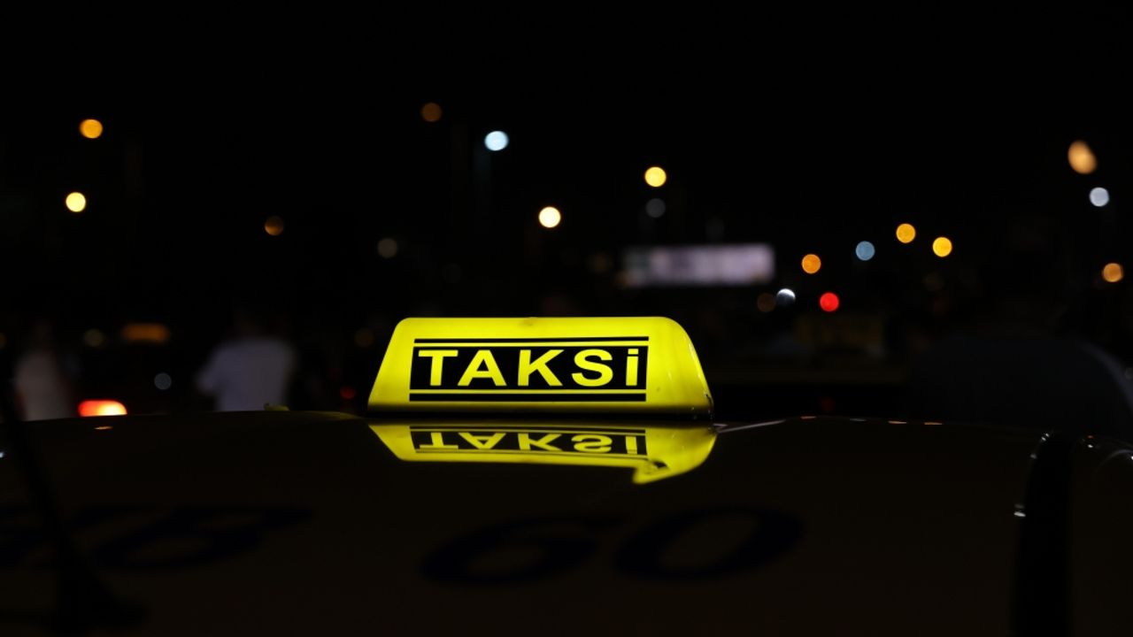 İstanbul'da taksiciler taksimetre ücretine yüzde 100 zam istiyor