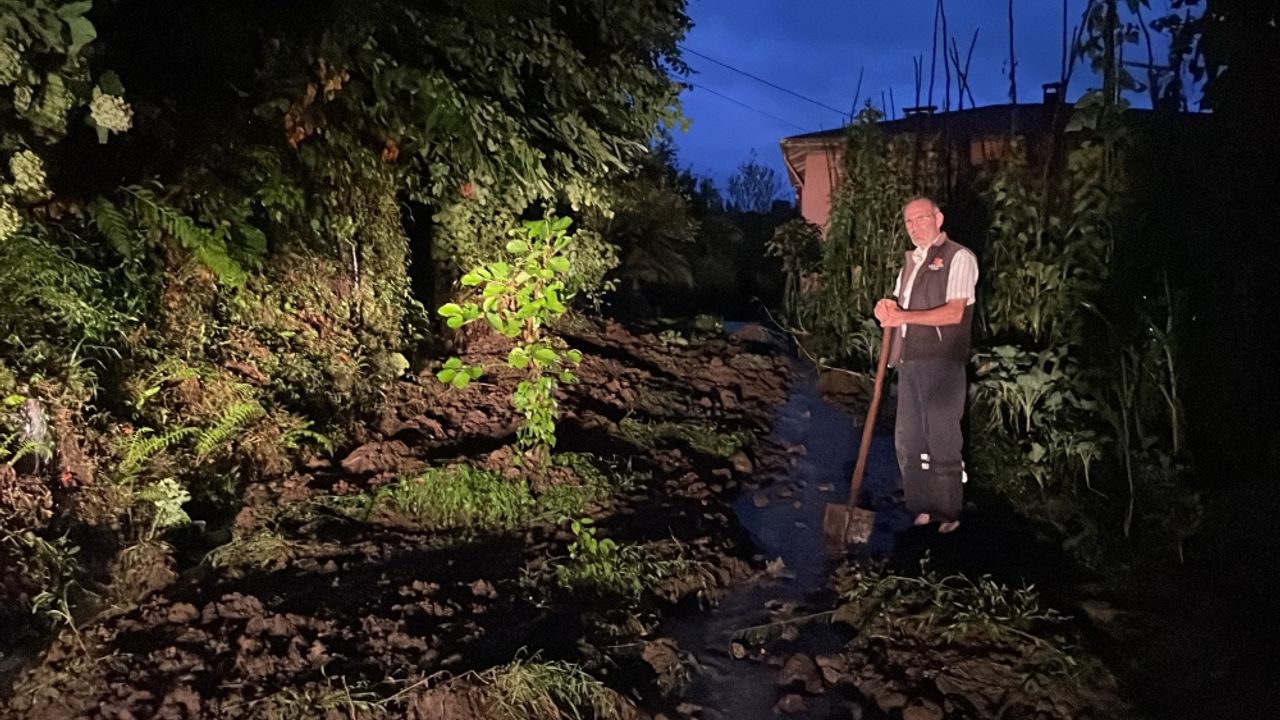 Rize'de şiddetli yağış nedeniyle 2 ev boşaltıldı