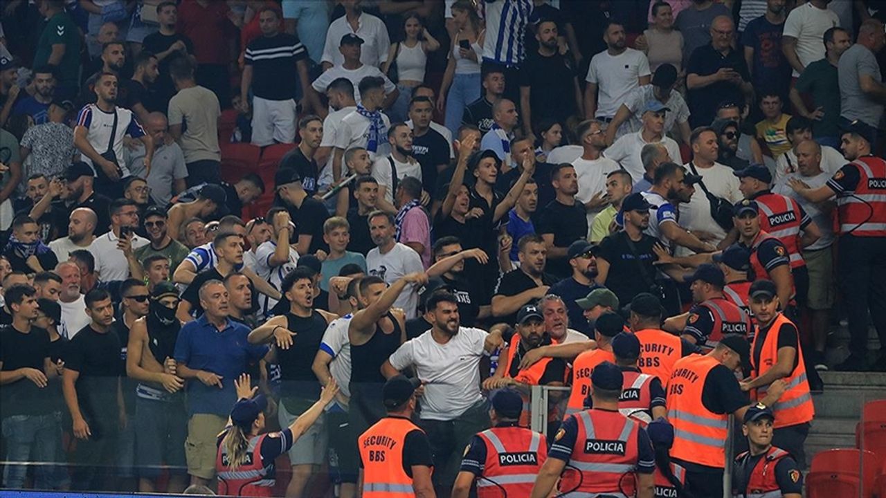 Tiran'da Beşiktaşlılara saldırı! Takım sahadan çekildi
