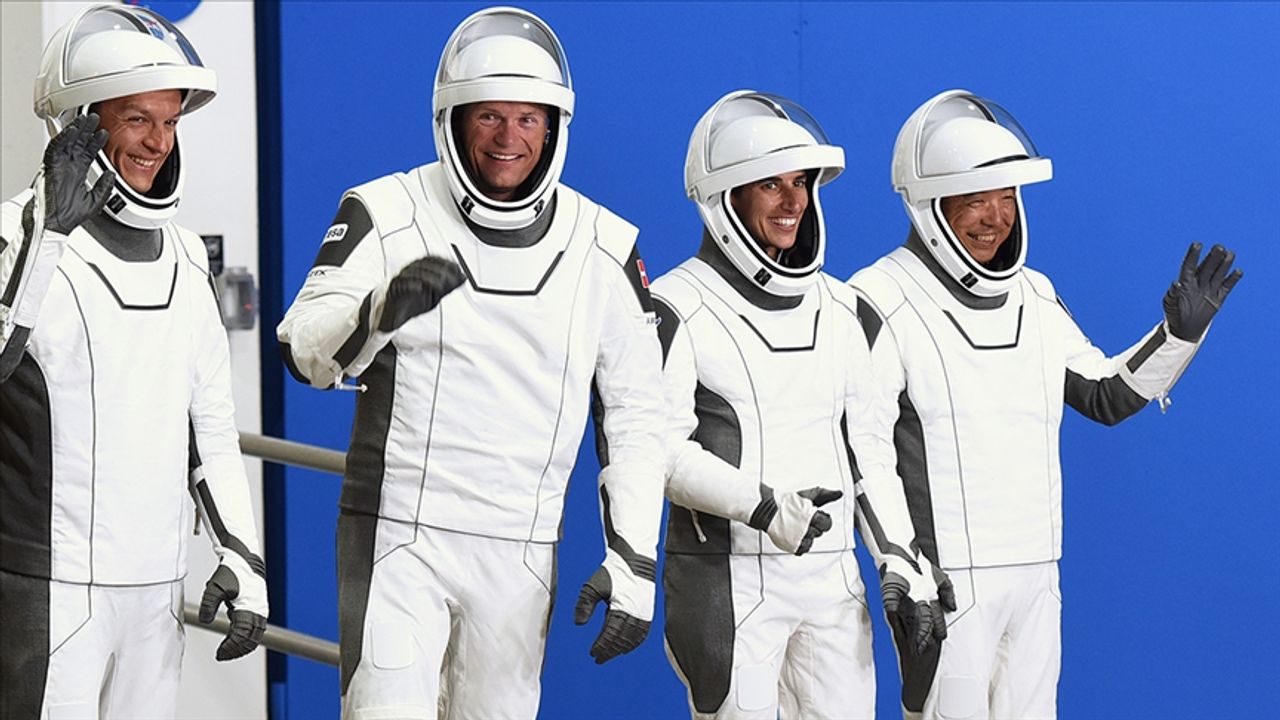 Elon'un astronotları istasyona ulaştı