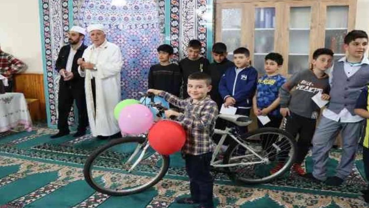 Sayın Başkan bu çocuktan da bisikletini geri alacak mısın?