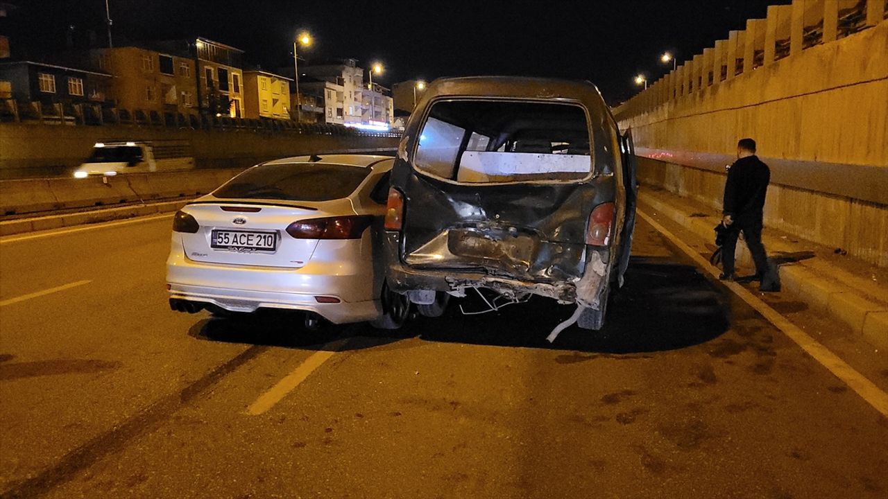 Samsun'da feci kaza: 3 araç birbirine girdi