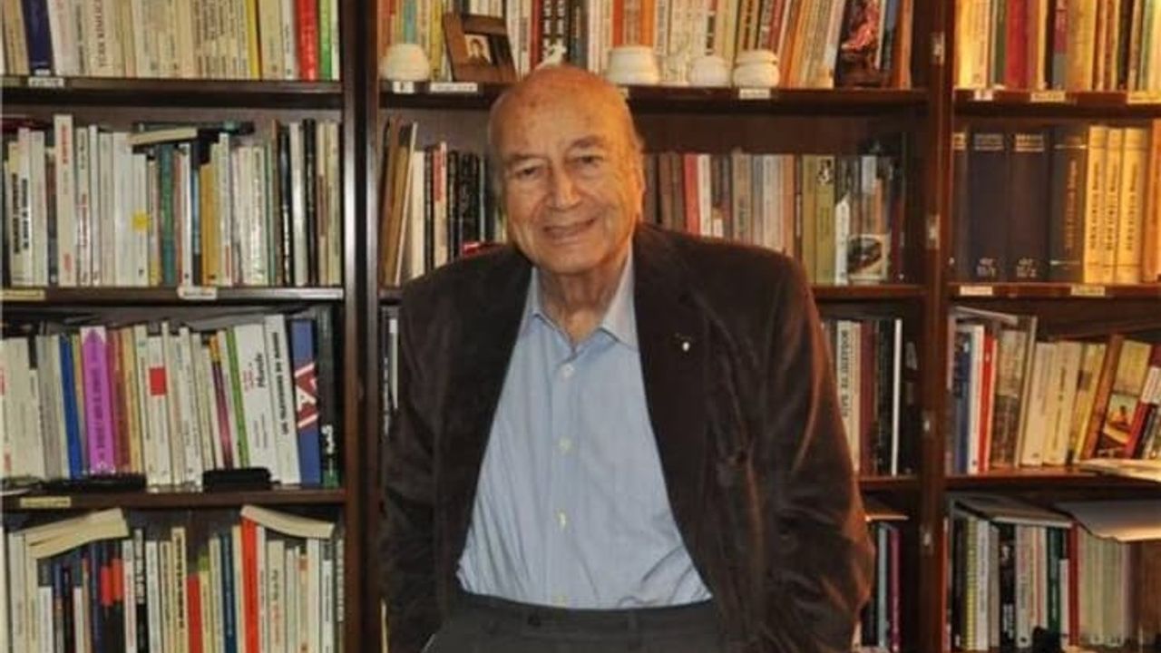 Gazeteci-yazar Hıfzı Topuz  hayatını kaybetti