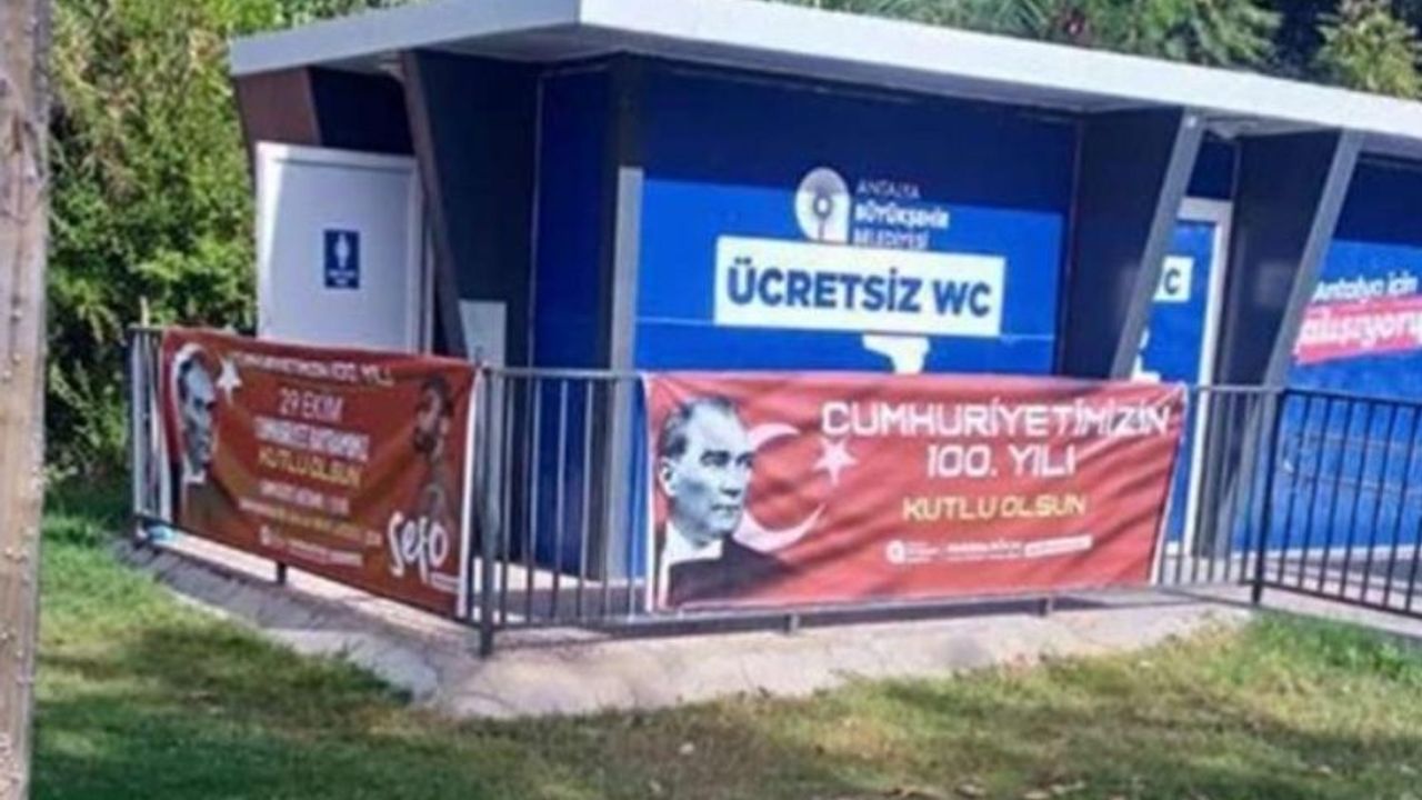 Antalya'da tuvaletlere asılan afişler tepki çekti