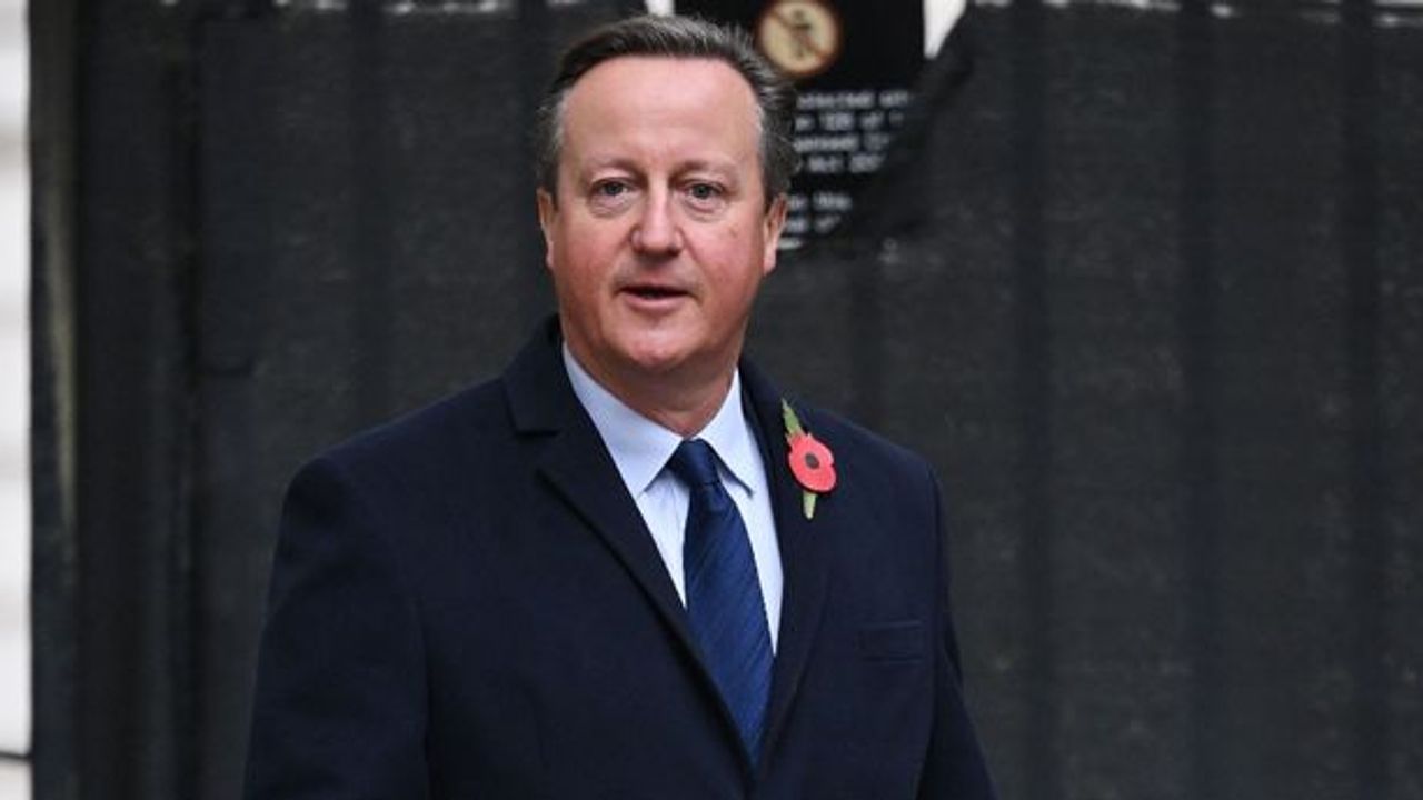 Eski başbakan Cameron dışişleri bakanlığına atandı
