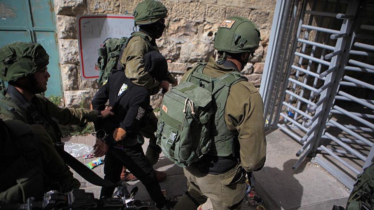 Binlerce Filistinli İsrail'de gözaltında!