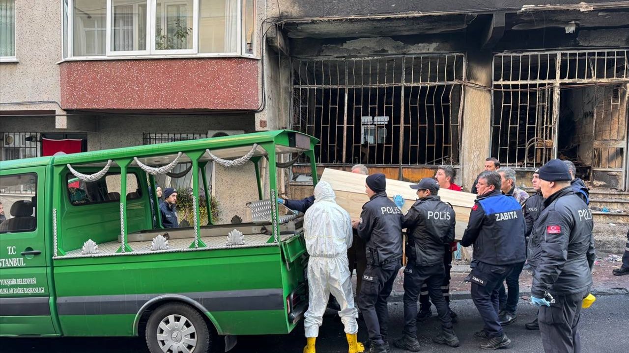 Esenler'de iş yerinde yangın eve sıçradı! 1 kişi öldü 5 yaralı var