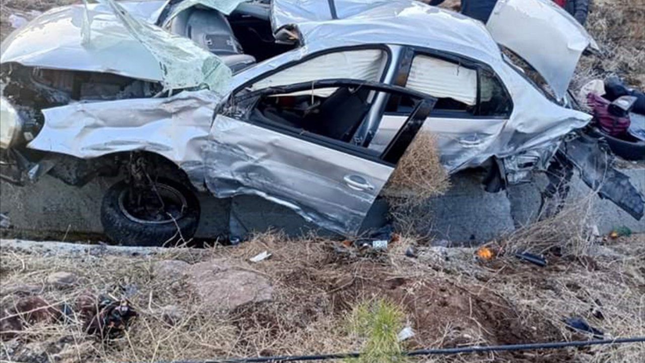 Aksaray'daki trafik kazası! 1 kişi öldü, 4 yaralı!