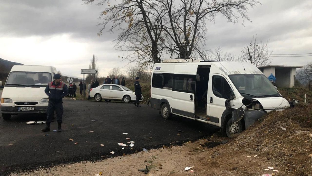 Kütahya'da feci kaza: Onlarca öğrenci yaralandı!