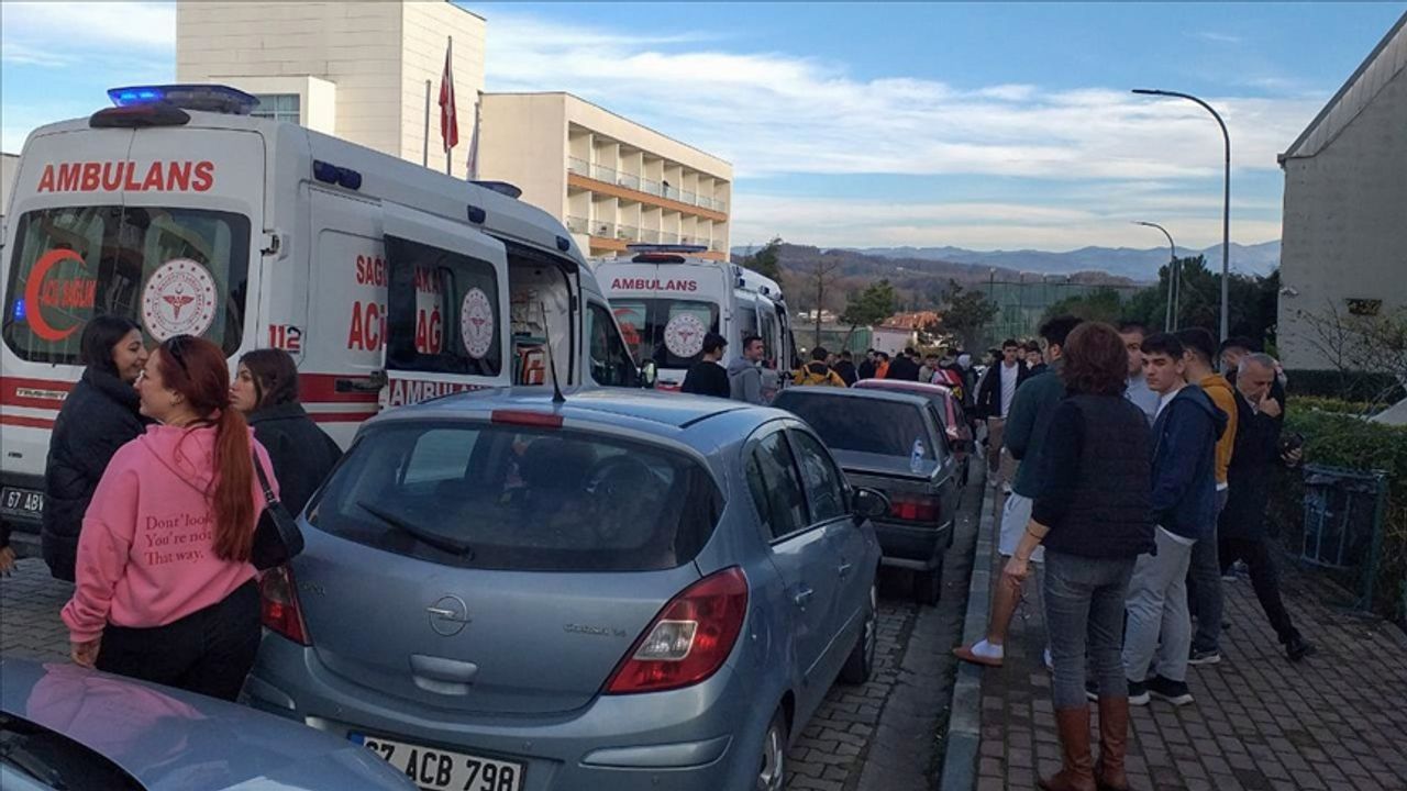 Zonguldak'ta  34 öğrenci hastaneye kaldırıldı