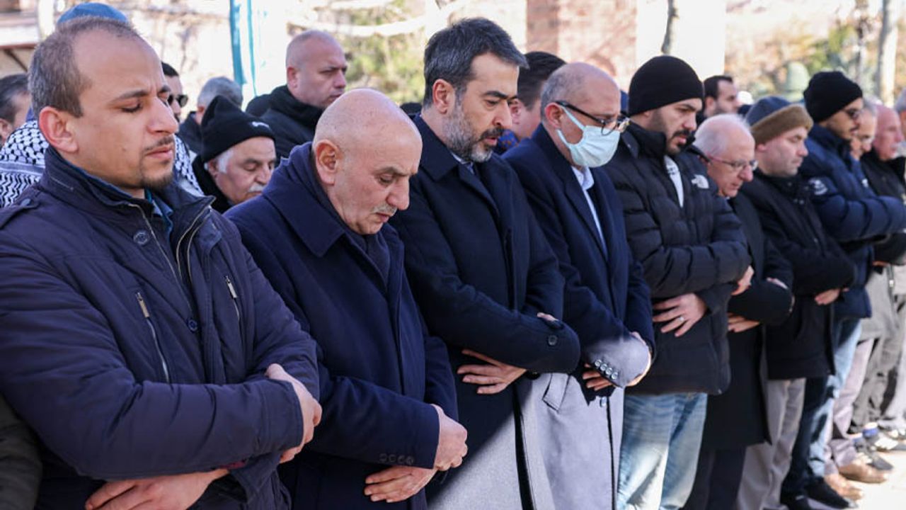 AK Parti ABB Başkan Adayı Turgut Altınok vefat eden Filistinli kanser hastasının cenazesine katıldı