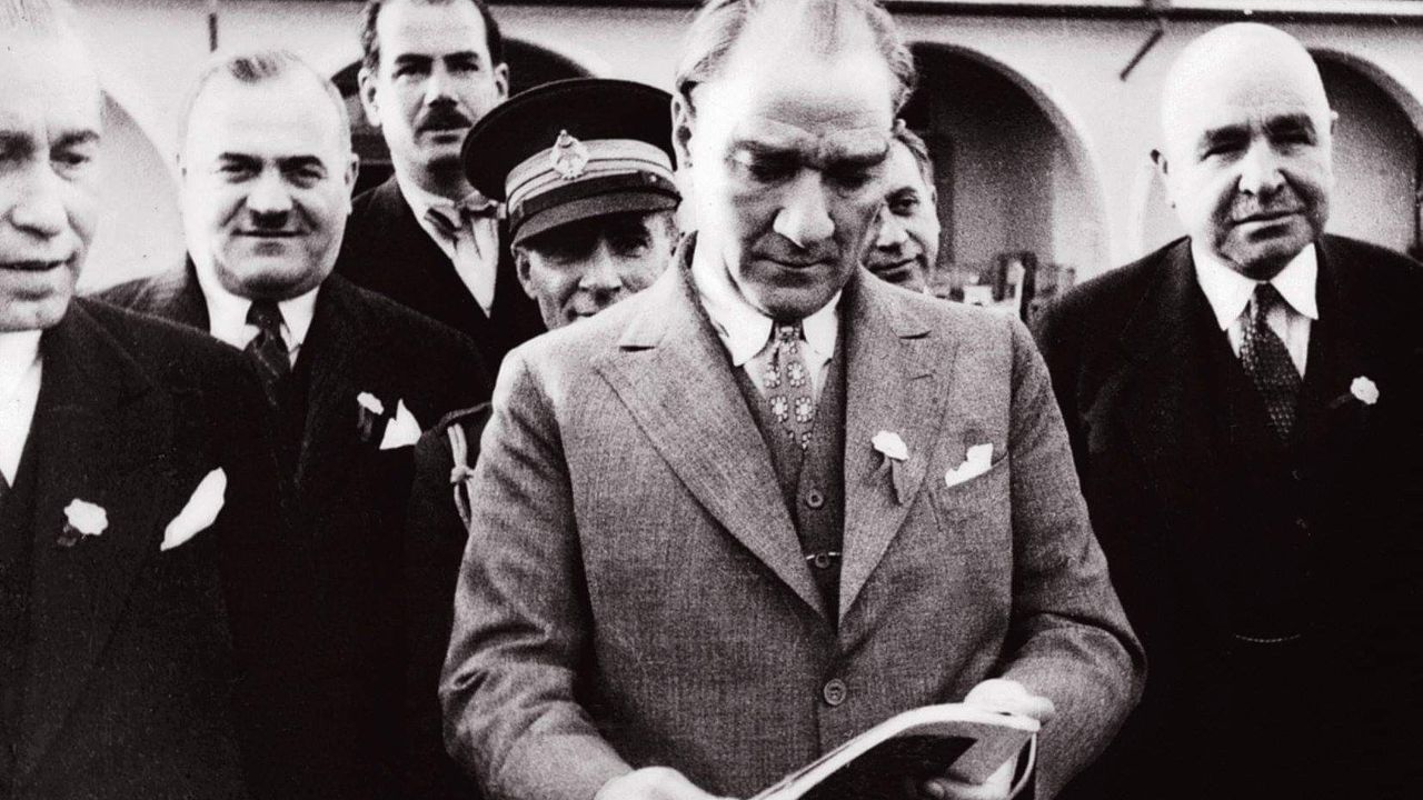 Atatürk'ün nadir pipolu fotoğrafı