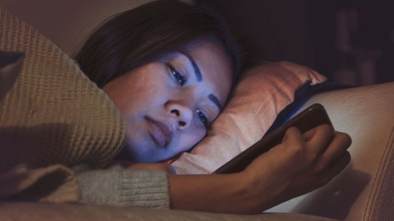 Cep Telefonu ile Uyumanın Zararları