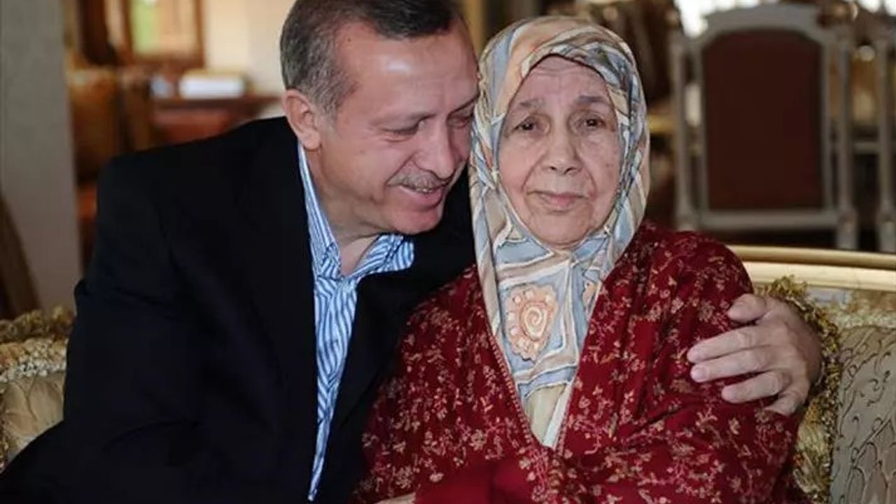 Cumhurbaşkanı Erdoğan’ın İlk Dolma Kalemle Annesine Notu