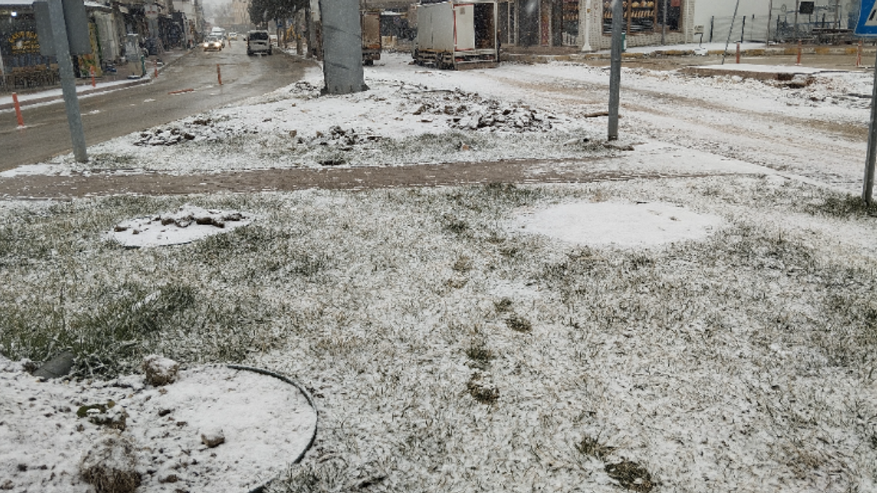 Antalya Korkuteli'nde Kar Yağışı Başladı