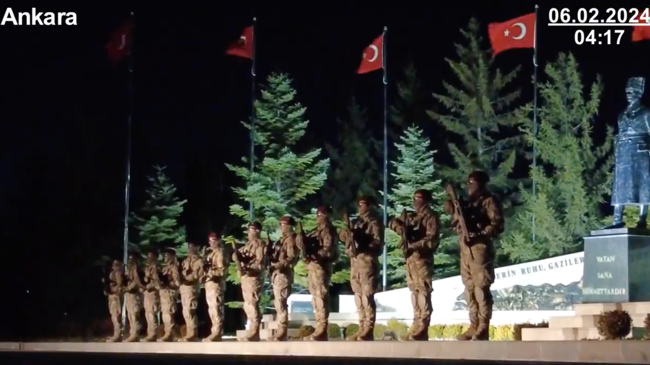 Türkiye ve Azerbaycan'da askerler depremde kaybettiklerimize selam durdu