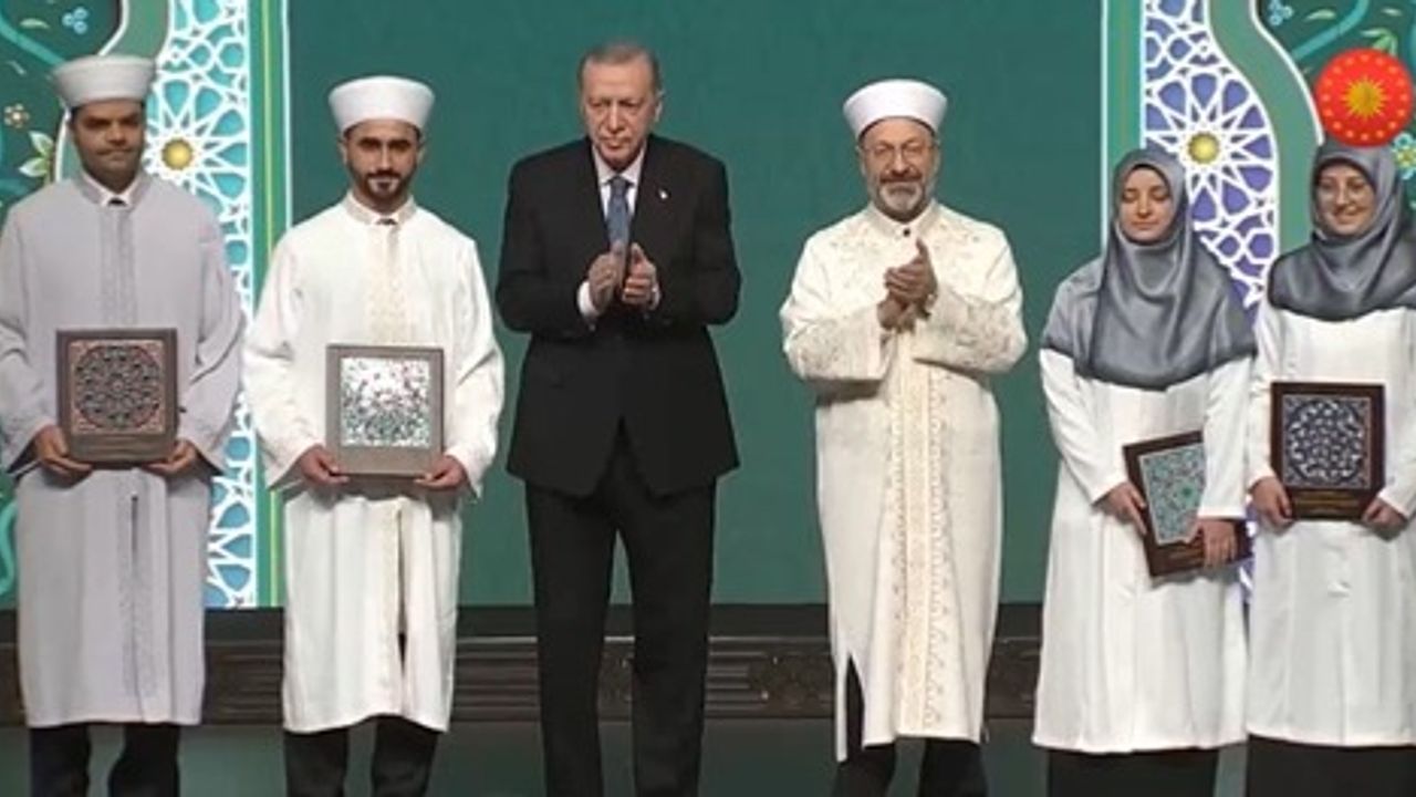 Cumhurbaşkanı Erdoğan Diyanet Akademisi Töreni'nde Konuştu 'Şeriata düşmanlık dine husumettir'
