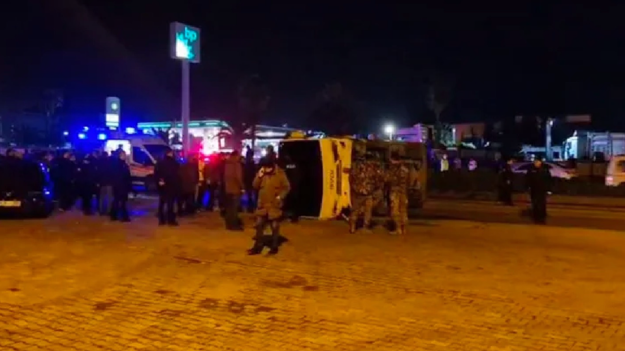 Hatay'da trafik kazası: 11 polis yaralı