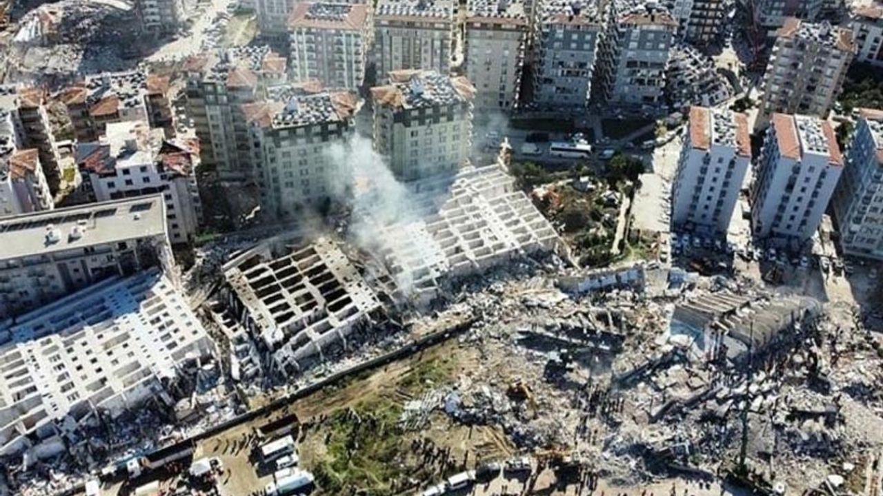 Hatay'daki Rönesans Rezidans'ın yıkılmasıyla ilgili 8 sanığa dava