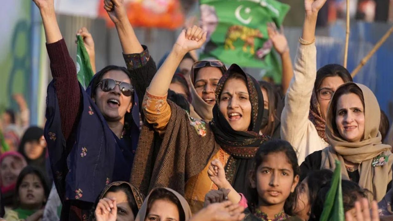 Hükümet düşürülmüştü, dönüşleri muhteşem oldu! Pakistan'da seçim sonuçları açıklandı