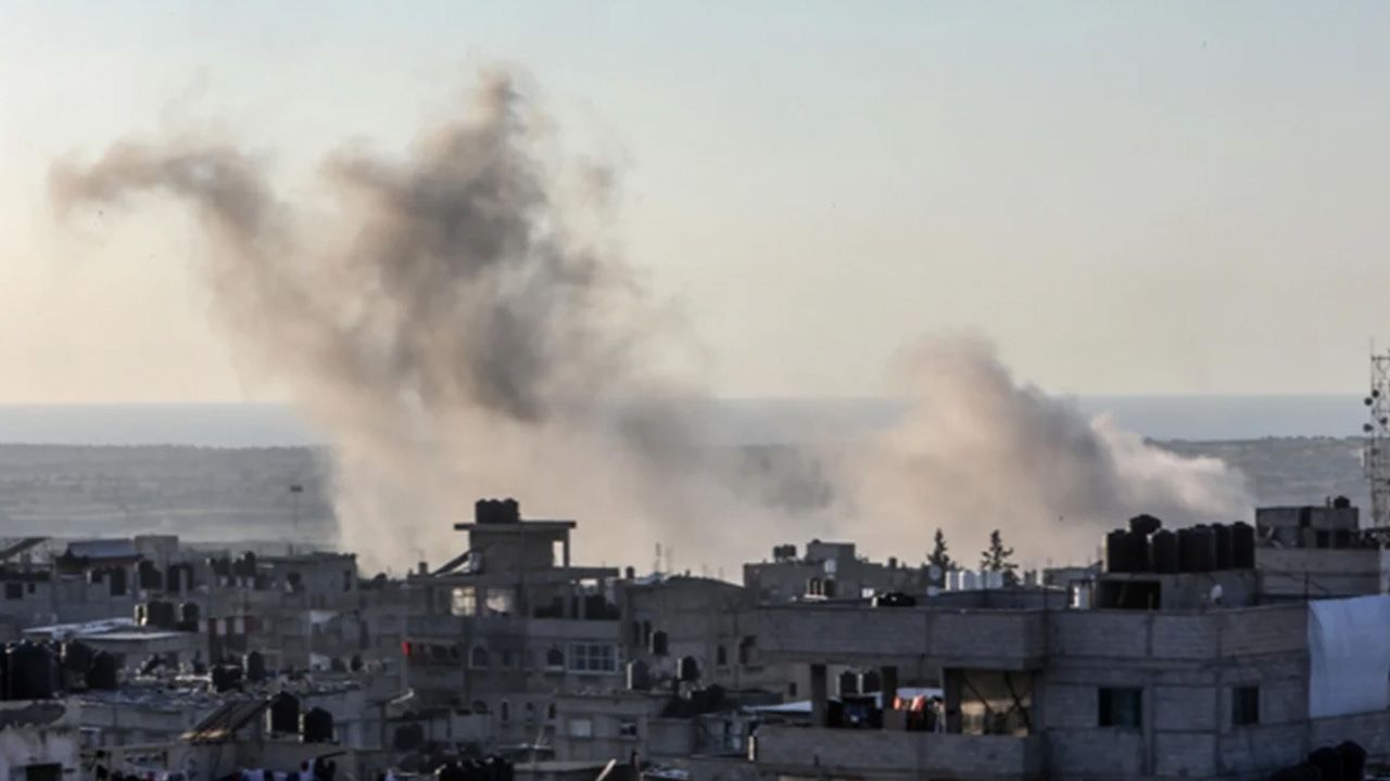 Filistin resmi ajansı WAFA: İsrail Refah saldırısında en az 100 kişi öldü