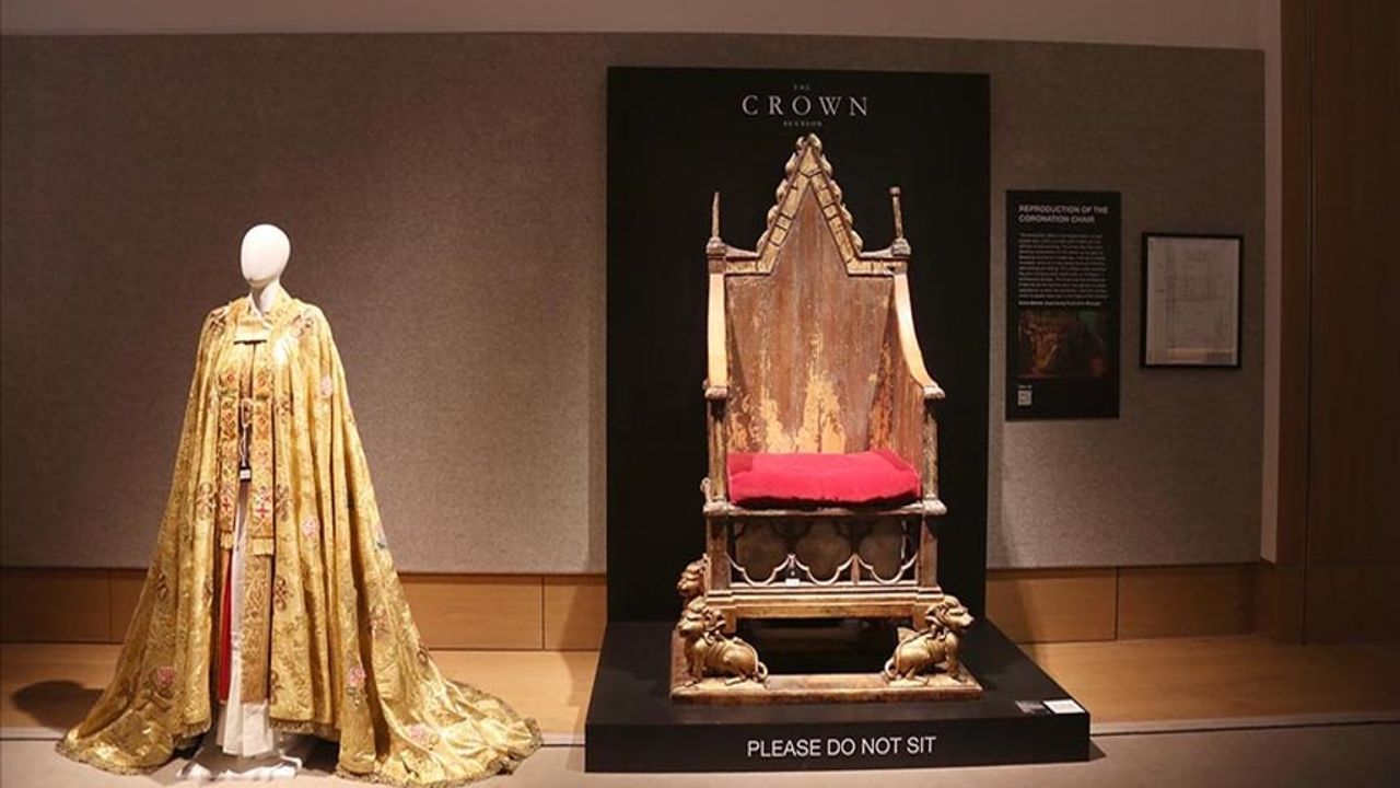 The Crown dizisinde kullanılan kıyafet ve aksesuarlar satışa çıkartıldı