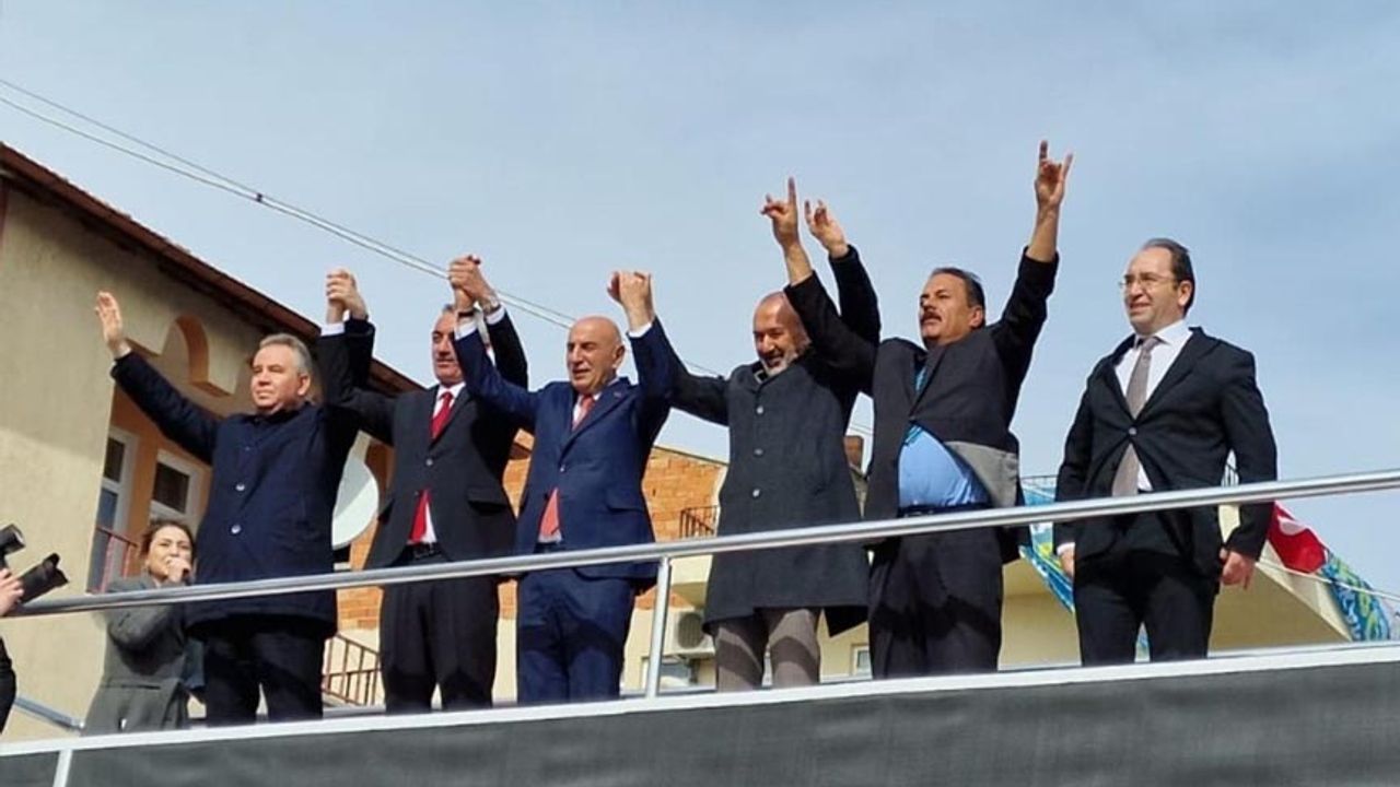 Turgut Altınok seçim merkezi açılışına katıldı