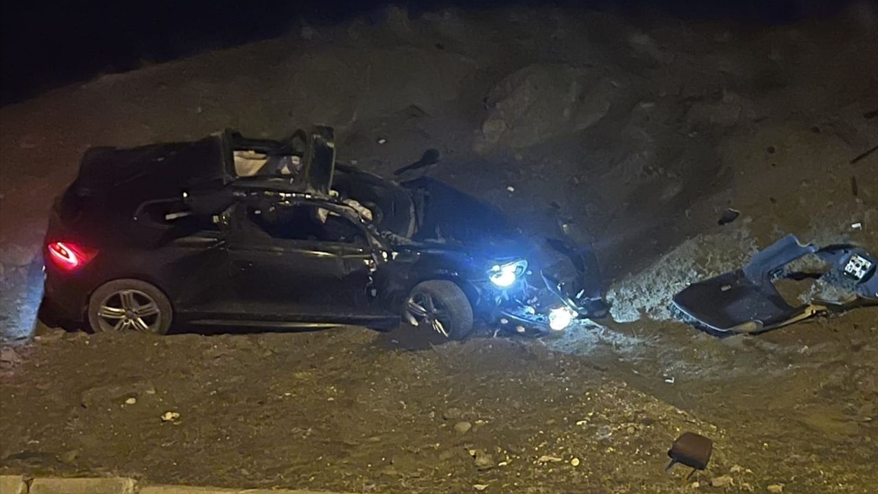 Çorum'daki trafik kazasında araçtan fırlayan iki kişi hayatını kaybetti