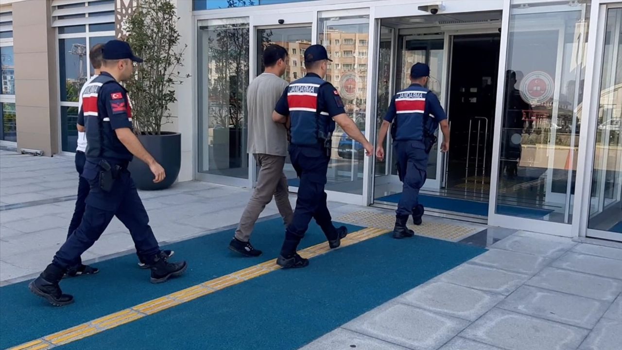 Yunanistan'a kaçma hazırlığındaki 2 FETÖ üyesi Çanakkale'de sahte kimlikle yakalandı