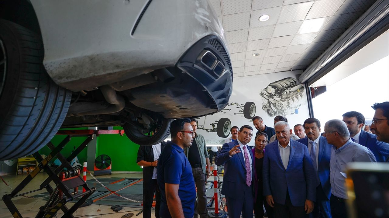 AK Parti Genel Başkanvekili Yıldırım, Antalya'da sanayi esnafını ziyaret etti