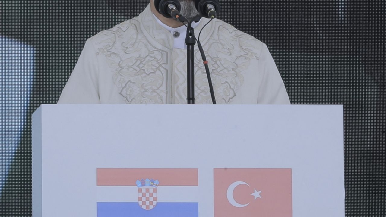 Diyanet İşleri Başkanı Erbaş, Sisak İslam Kültür Merkezi'nin açılışında konuştu: