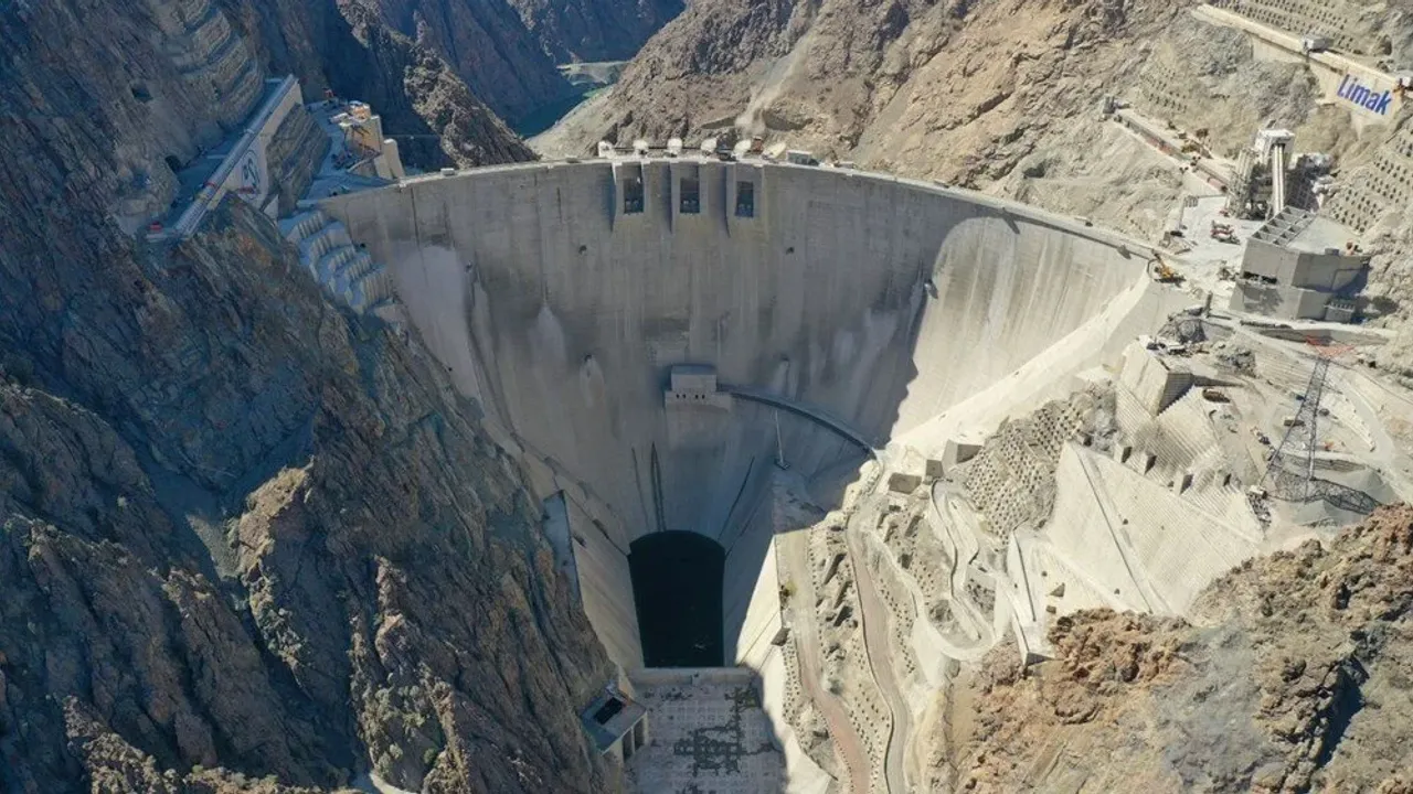 Dünyanın en büyük 5'inci barajı 'Yusufeli' açıldı!