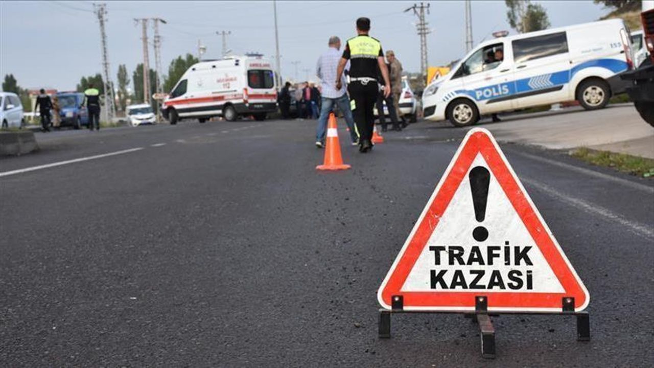 Antalya'da iki aracın çarpışması sonucu 2 turistin yaralandığı belirtildi