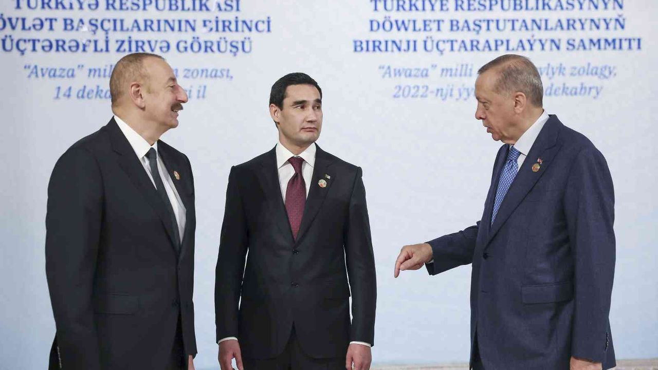 Cumhurbaşkanı Erdoğan, Aliyev ve Berdimuhamedov ile aile fotoğrafı çektirdi