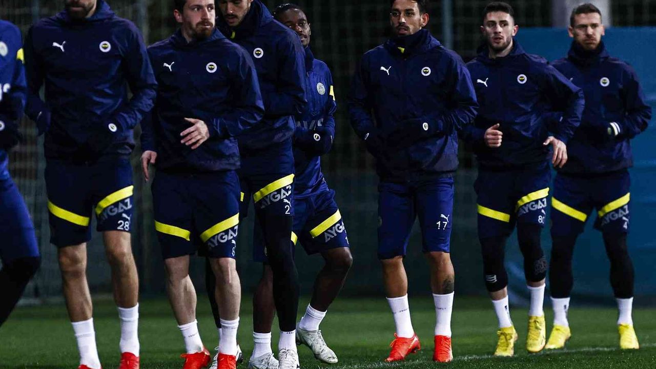 Fenerbahçe, İstanbulspor maçı öncesi kampa girdi