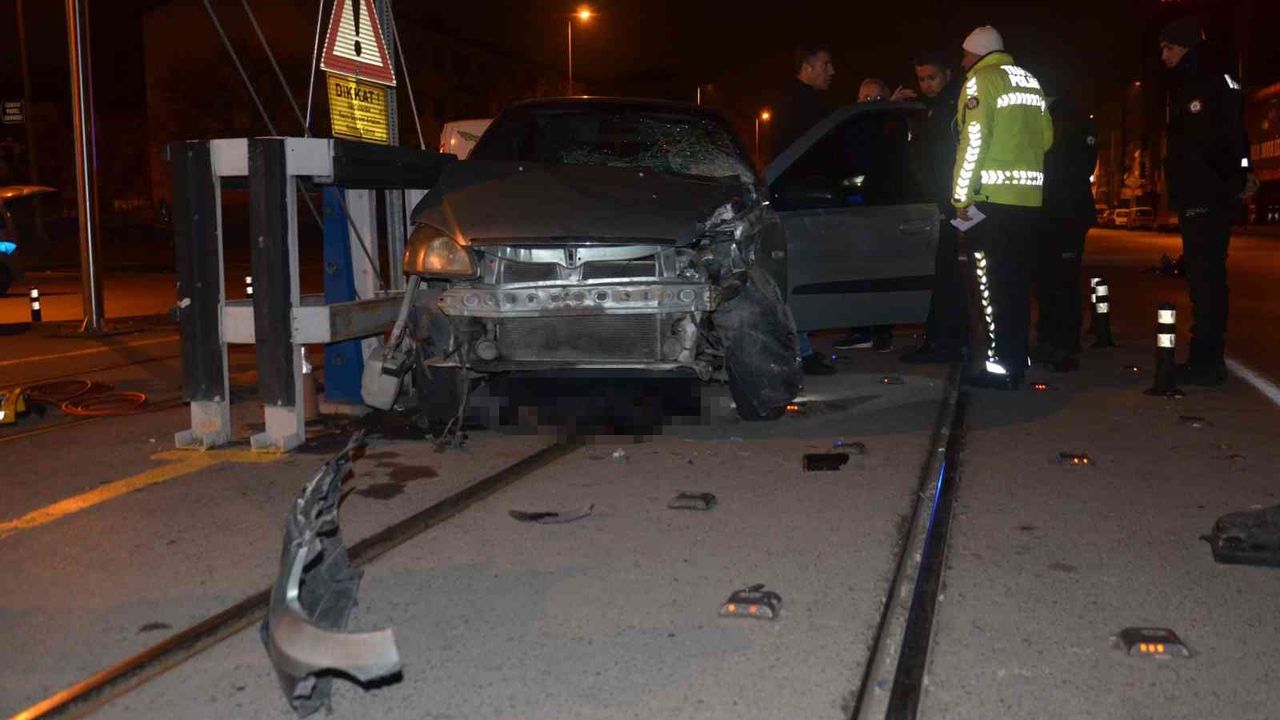 Kayseri’de motosiklet otomobile çarptı: Ağabey öldü, kardeşi ağır yaralandı