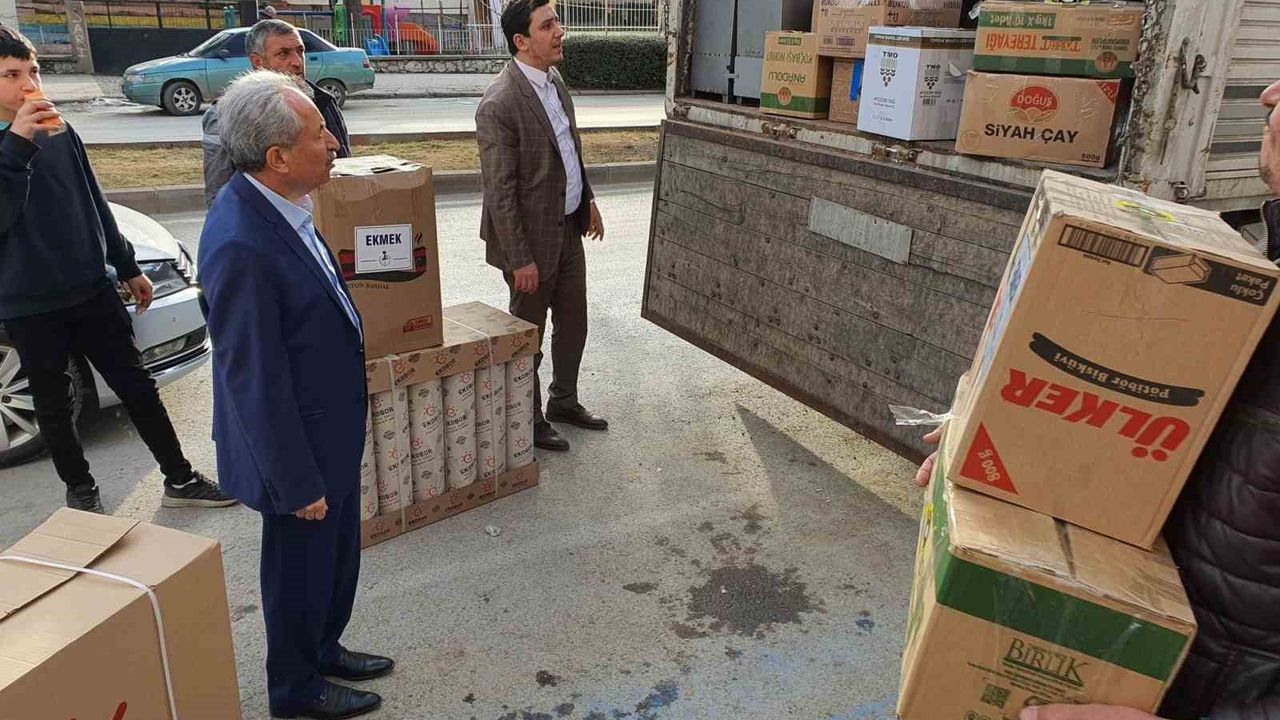 Akşehir Belediyesi yardımlarını sürdürüyor