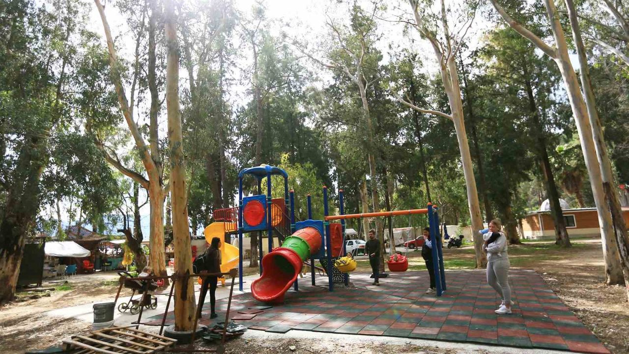 Akyaka’da depremzede çocuklar için oyun parkı