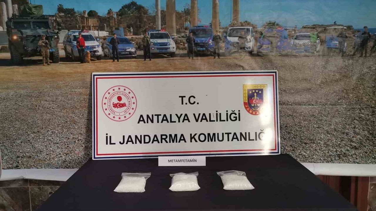Antalya’da 2 kilo 631 gram metamfetamin ele geçirildi