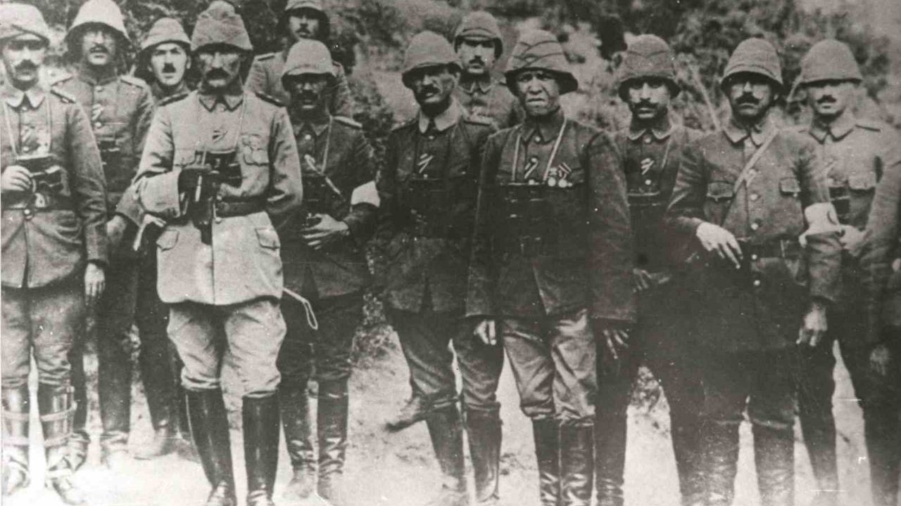(Özel) Anafartalar Kahramanı Mustafa Kemal Atatürk cephede savaşırken, 2 bine yakın emir yazdı