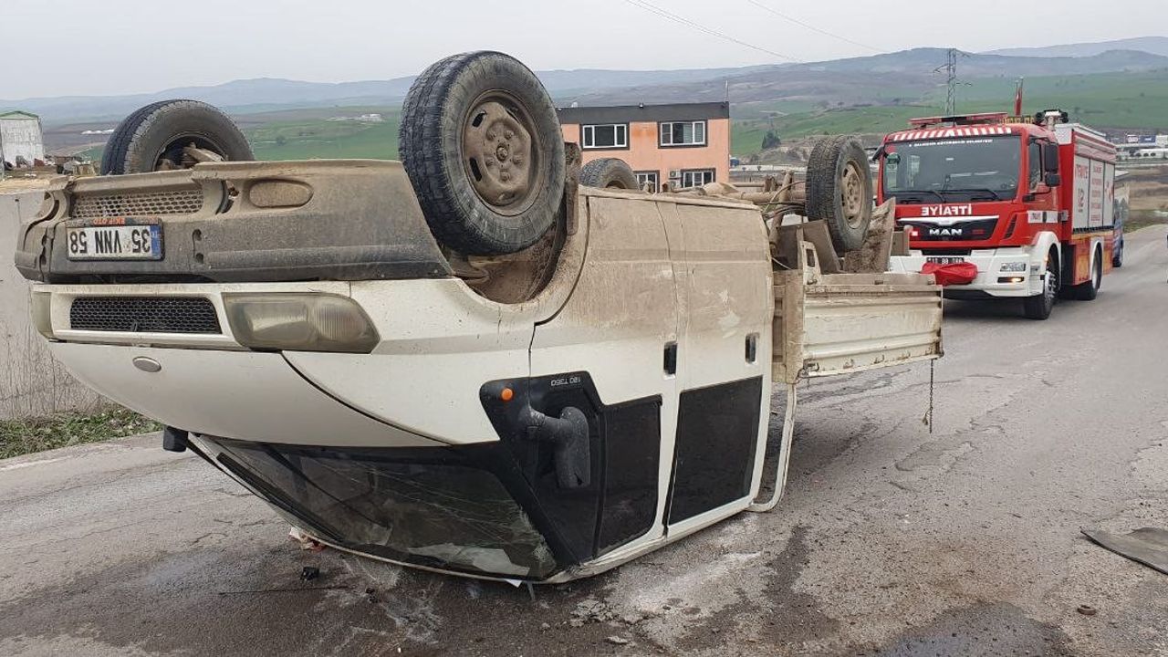 Susurluk’ta takla atan kamyonet sürücüsü yaralandı