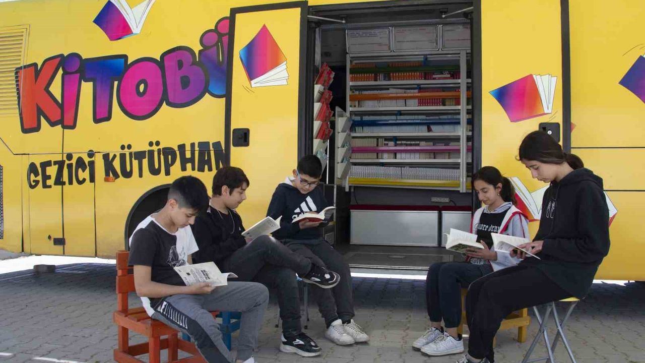 Kitobüs sayesinde binlerce öğrenci kitapla buluşuyor