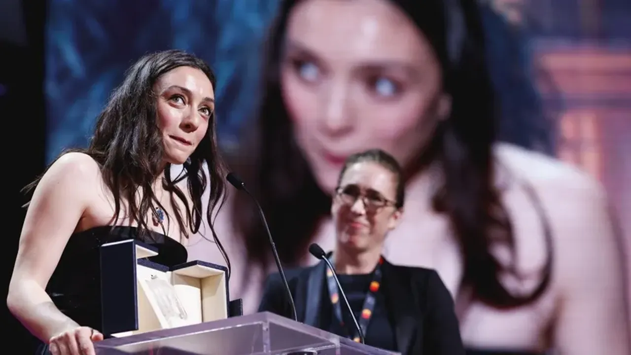 Merve Dizdar, 76. Cannes Film Festivali'nde En İyi Kadın Oyuncu Ödülü'nü aldı!