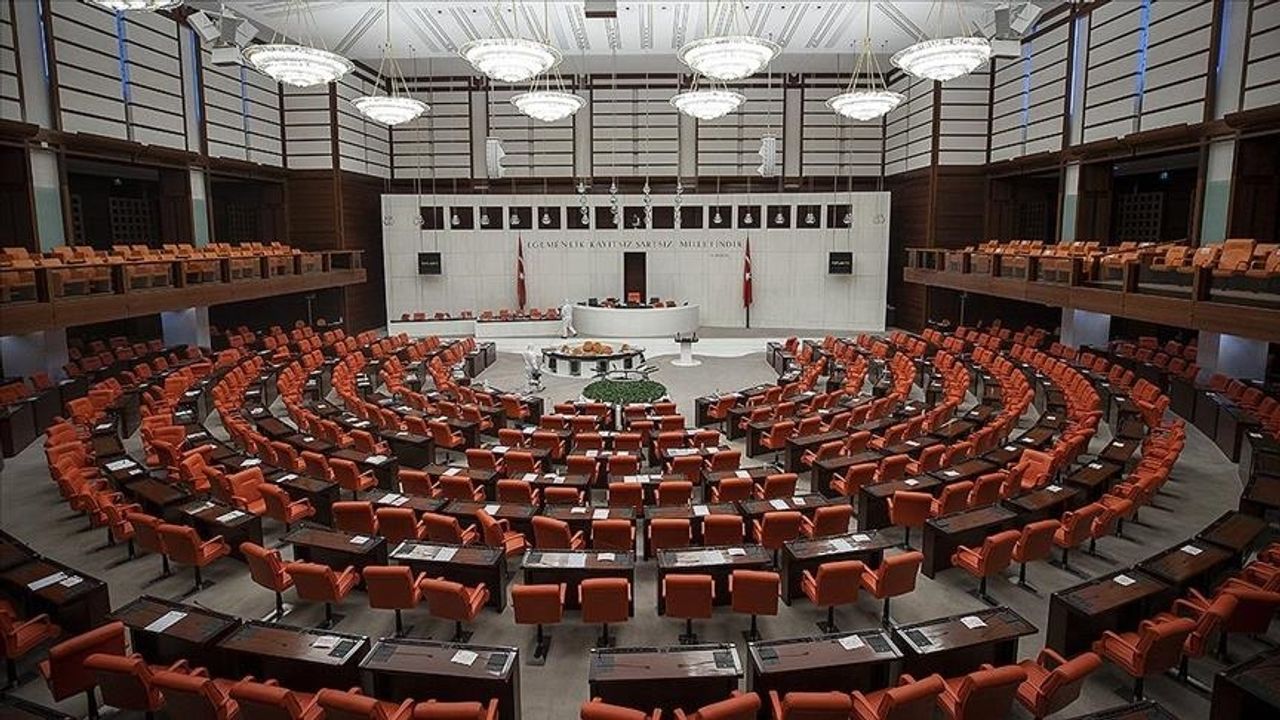 Yeni yasama döneminde gözler Meclis'e çevrildi