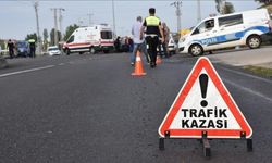Erzurum'da feci kaza: Otomobil refüje çarparak takla attı