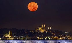 İstanbul'da "Mavi Ay" şöleni böyle görüntülendi