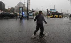 İstanbul'a peş peşe yağış uyarısı: "Sabaha kadar sürecek, bodrumlarda kalmayın"