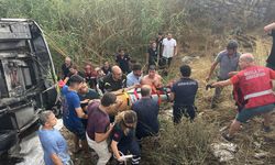 Midibüs dere yatağına devrildi: 23 kişi yaralandı