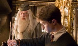 Harry Potter dünyası Profesör Dumbledore'ı kaybetti